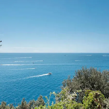 Luxury Seaview Con Jacuzzi 别墅