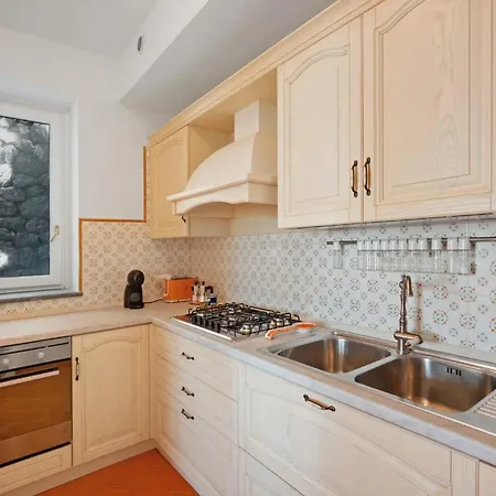 Luxury Seaview Con Jacuzzi 康加德马里尼