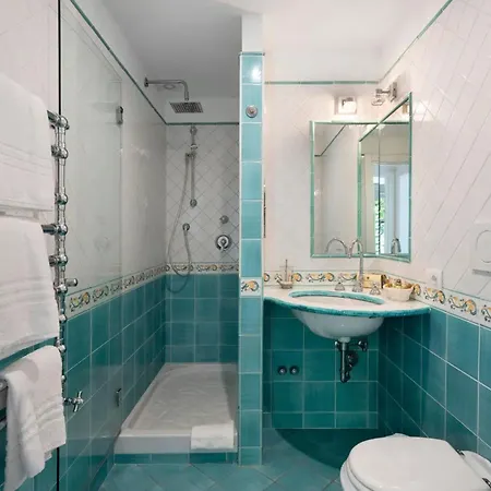 Luxury Seaview Con Jacuzzi 别墅