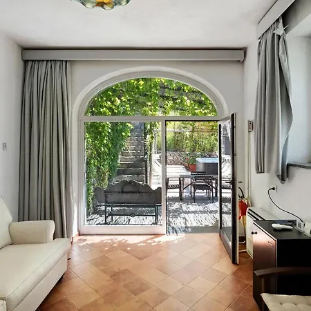 Luxury Seaview Con Jacuzzi 别墅 康加德马里尼