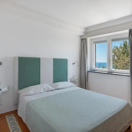 Luxury Seaview Con Jacuzzi 别墅 *