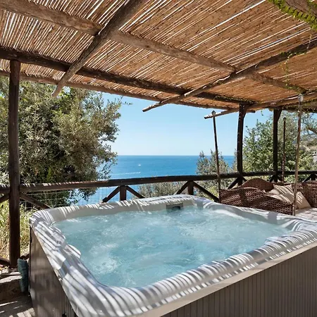 Luxury Seaview Con Jacuzzi 别墅